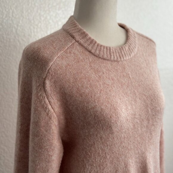 Abercrombie & Fitch Soft Pink Crewneck Sweater Size Small - Picture 3 of 8